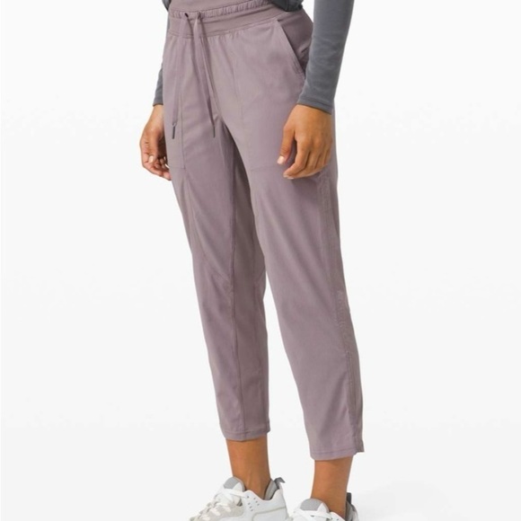 lululemon athletica Pants - Lululemon sz 8 Dance Studio Crop *25" Lunar Rock, excellent condition like new